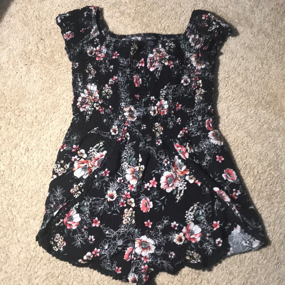 Short Sleeve Floral Romper